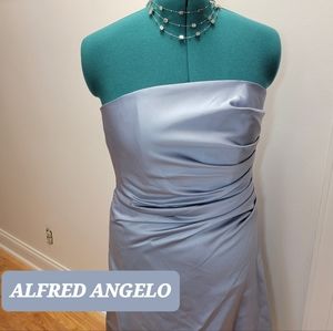 Alfred Angelo dress. Bridesmaid, Prom, Homecoming or cocktail. Small. (Size 8)
